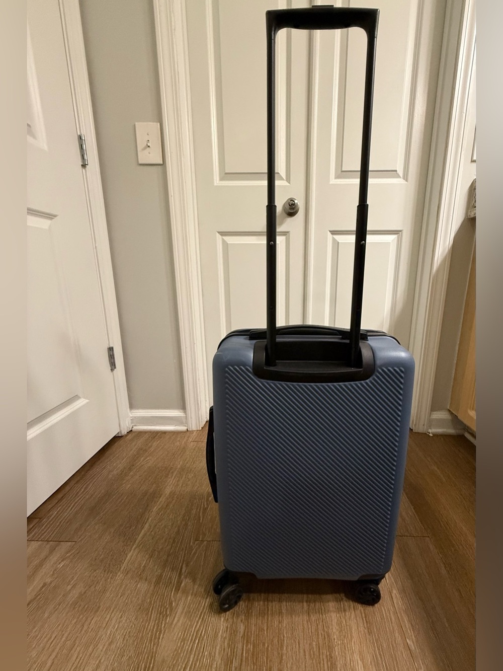 CalPak 22" Malden Spinner Carry-On Suitcase - Picture 4 of 7